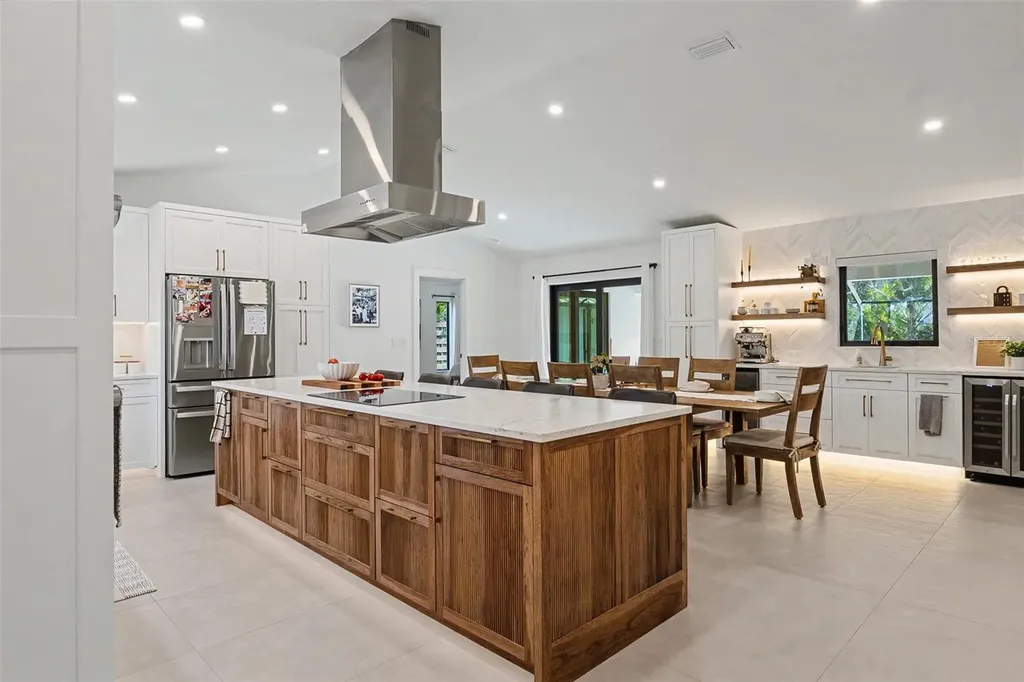 1899 Buccaneer Circle Sarasota FL 34231