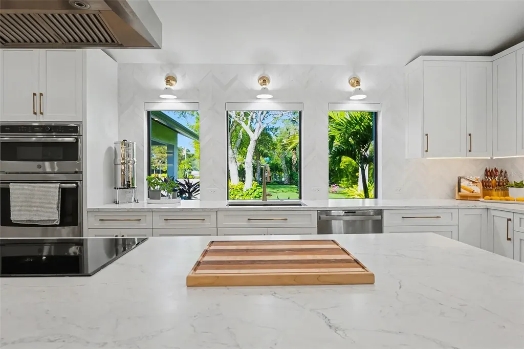 1899 Buccaneer Circle Sarasota FL 34231