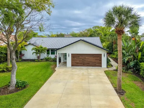 1899 Buccaneer Circle Sarasota FL 34231