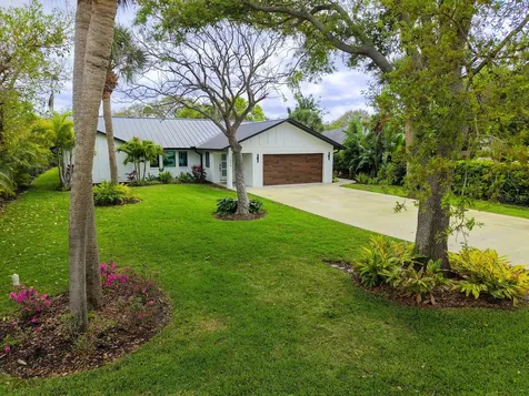 1899 Buccaneer Circle Sarasota FL 34231