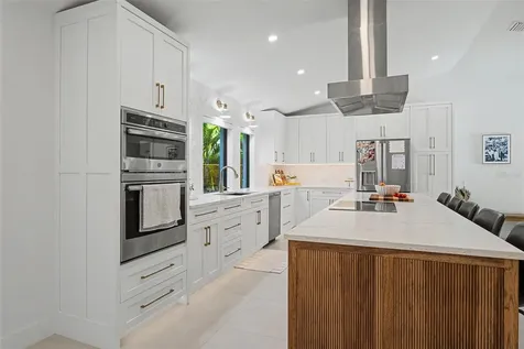 1899 Buccaneer Circle Sarasota FL 34231