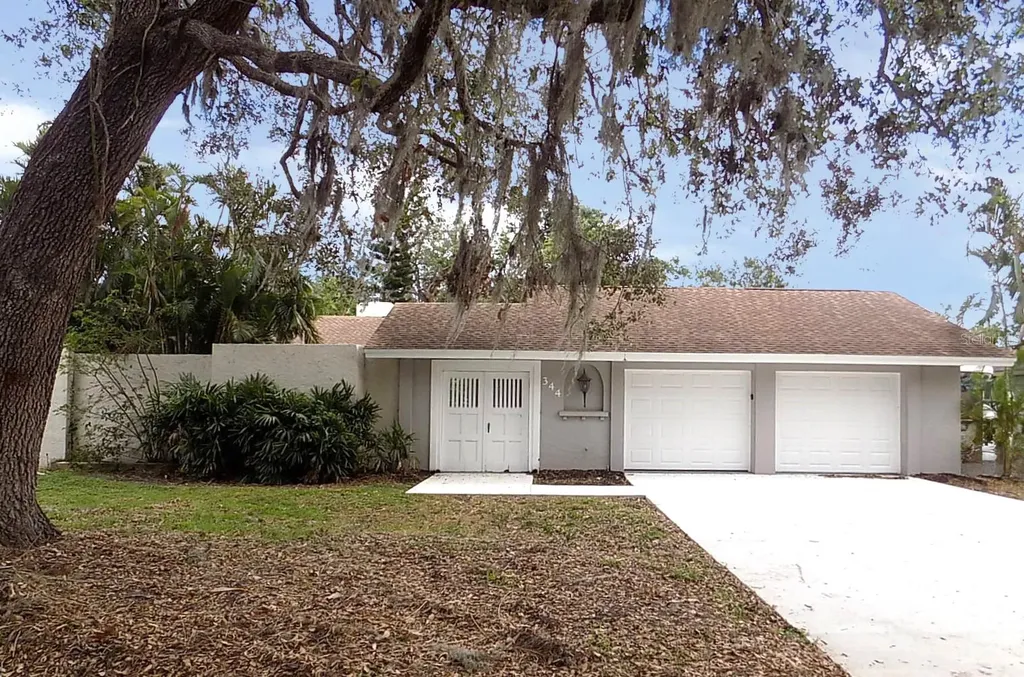 344 Whispering Oaks Court Sarasota FL 34232