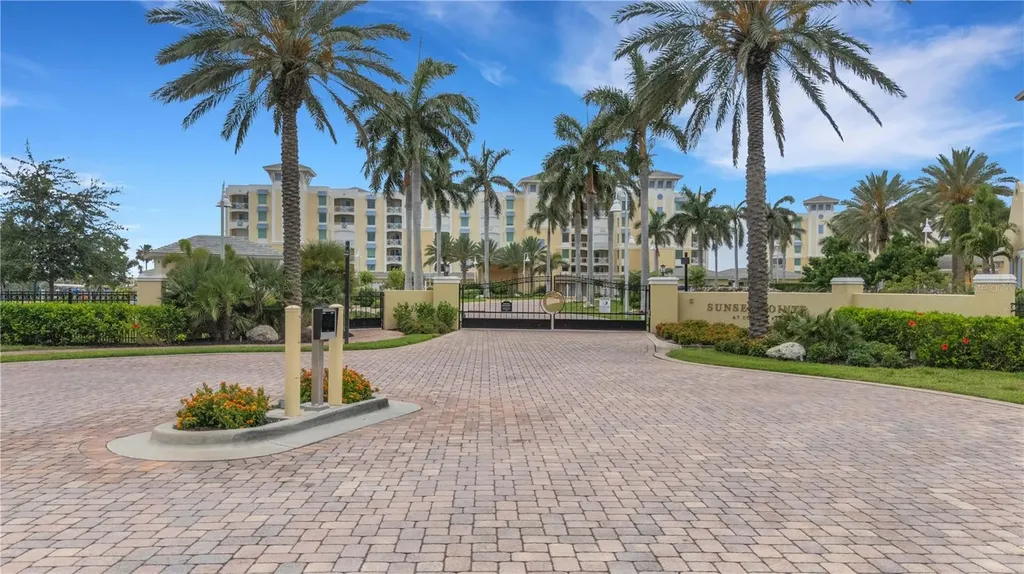 795 Collany Road St Petersburg FL 33715