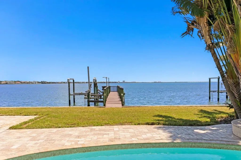 5812 Mariner Street Tampa FL 33609