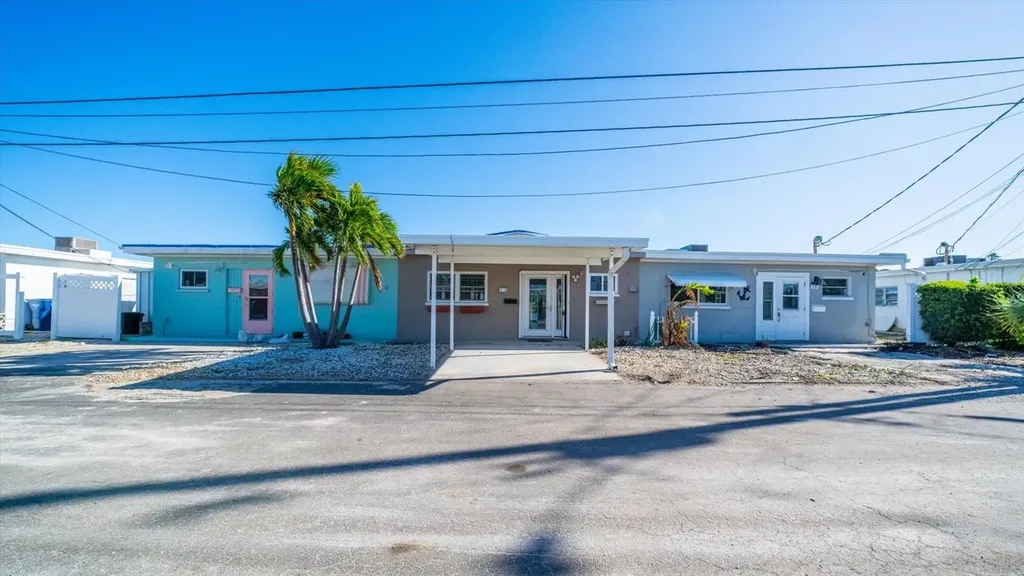 23 Seaside Court Holmes Beach FL 34217