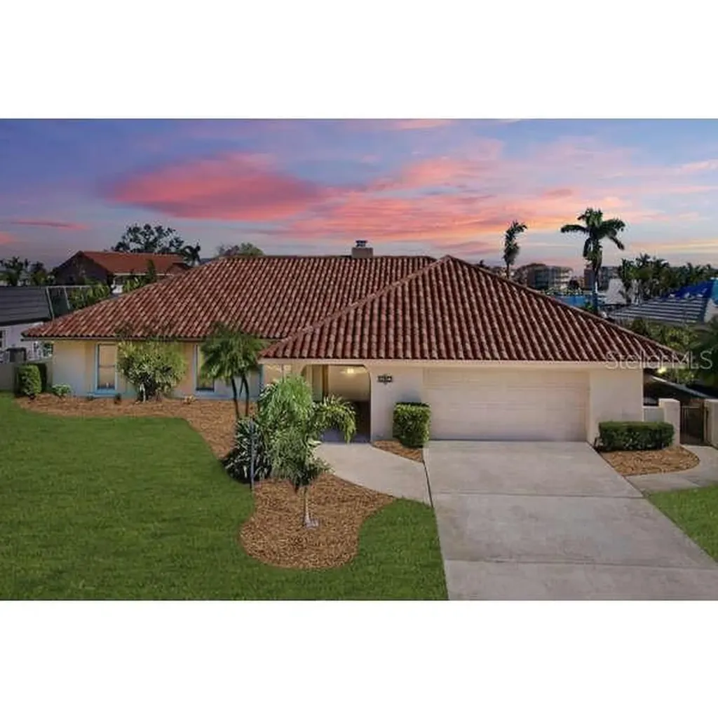 5962 Leeland Street S St Petersburg FL 33715
