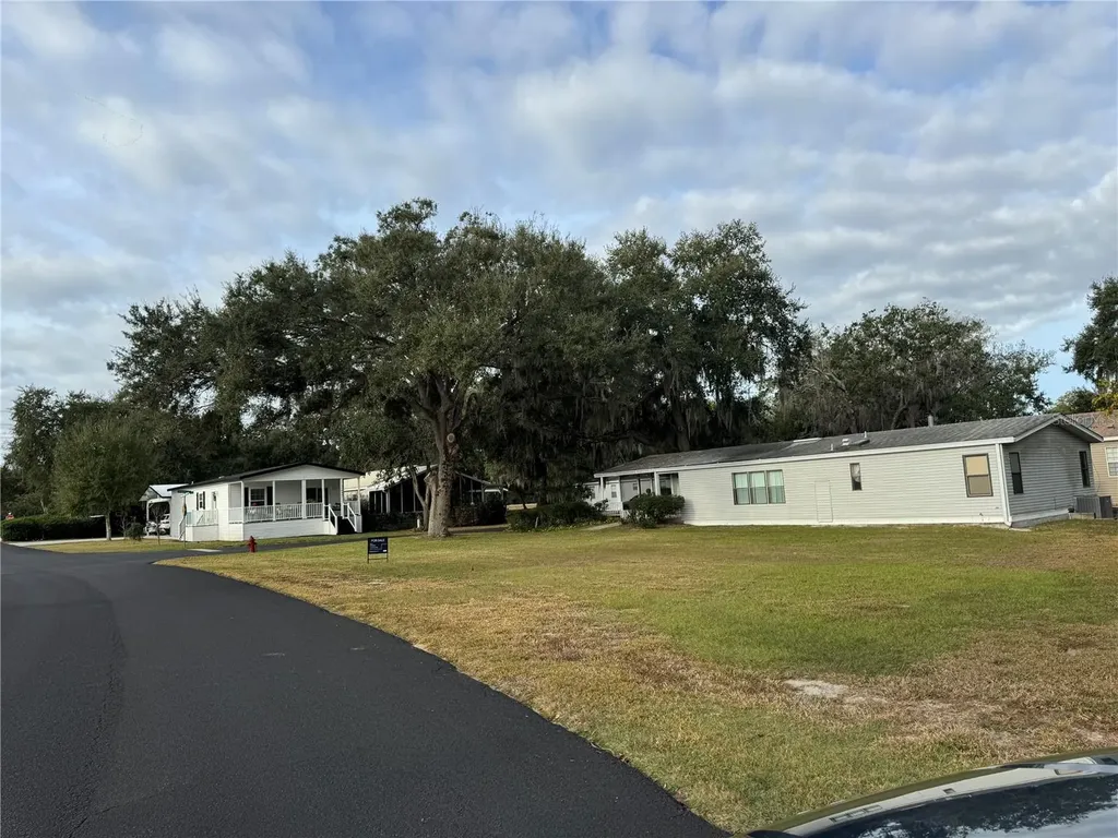37815 Maywood Bay Drive Leesburg FL 34788