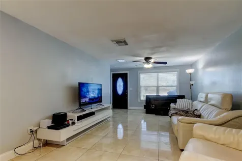 8240 Greenleaf Circle Tampa FL 33615