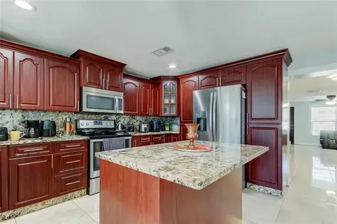 8240 Greenleaf Circle Tampa FL 33615