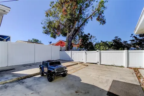 8240 Greenleaf Circle Tampa FL 33615