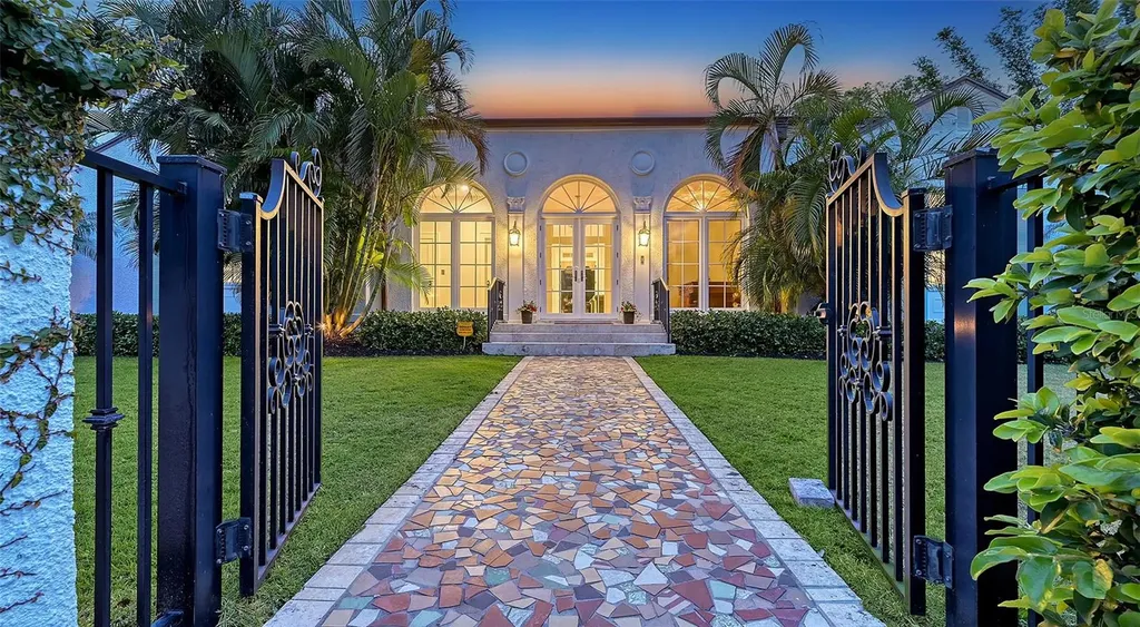 1682 Hawthorne Street Sarasota FL 34239