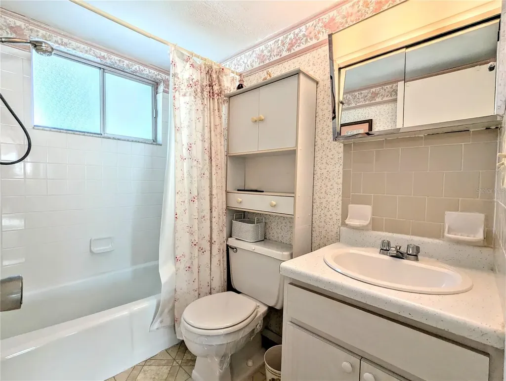 2228 Canal Drive Bradenton FL 34207