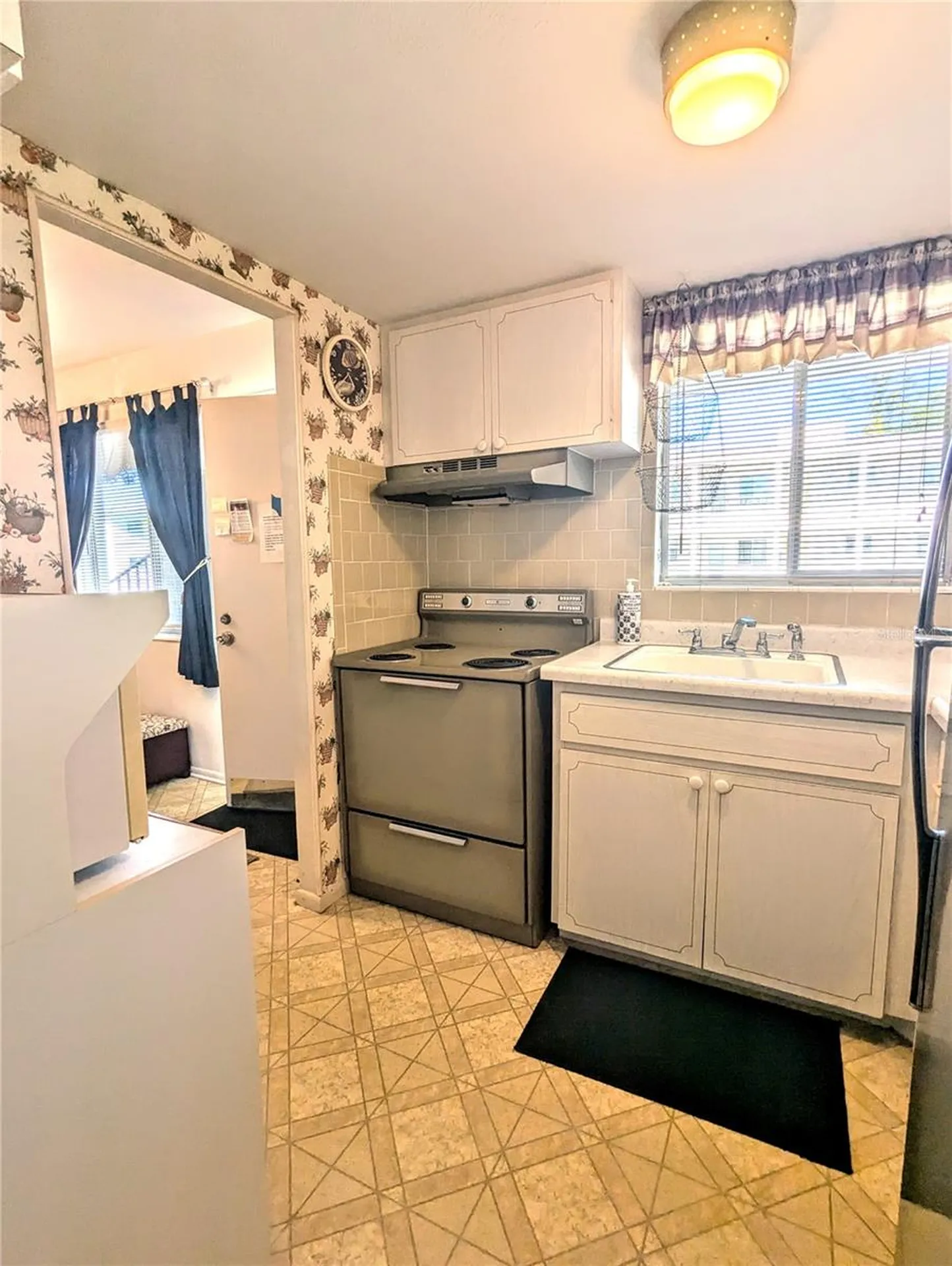 2228 Canal Drive Bradenton FL 34207