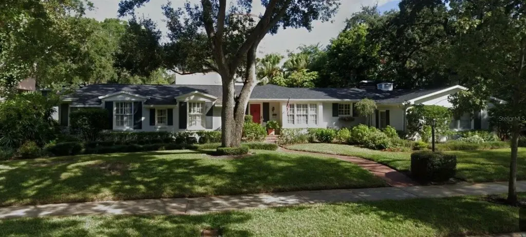 2923 W Lawn Avenue Tampa FL 33611