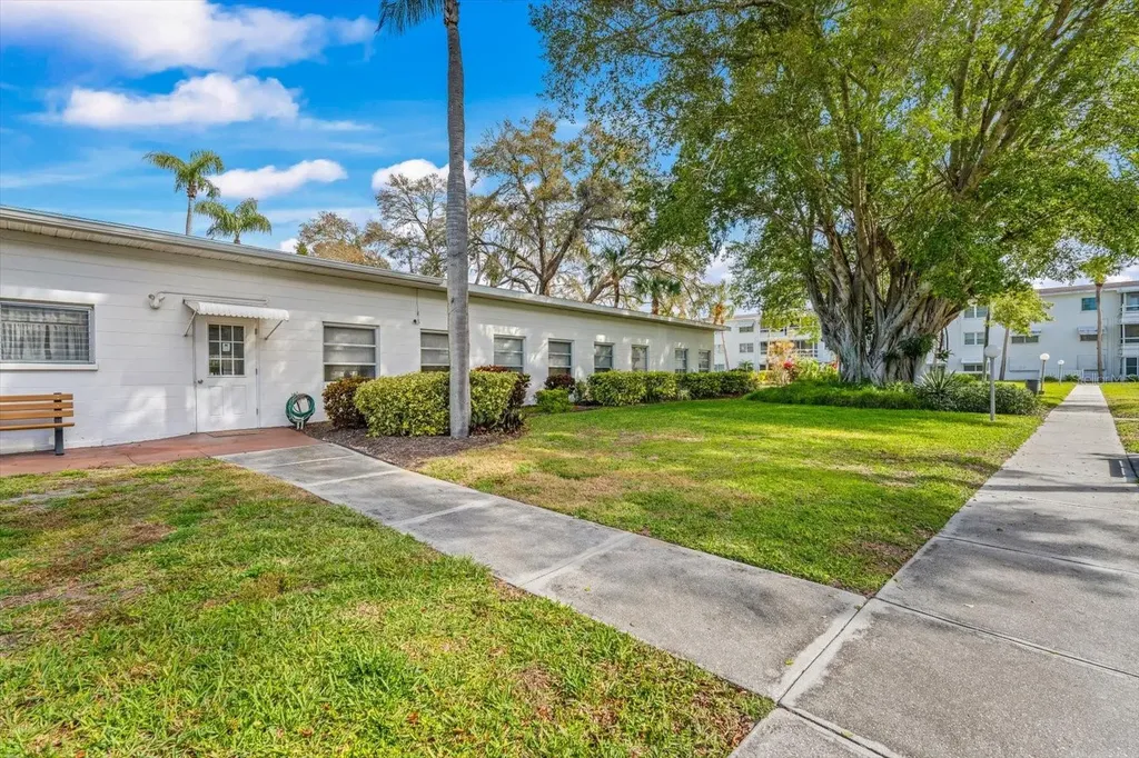 5902 Garden Lane Bradenton FL 34207