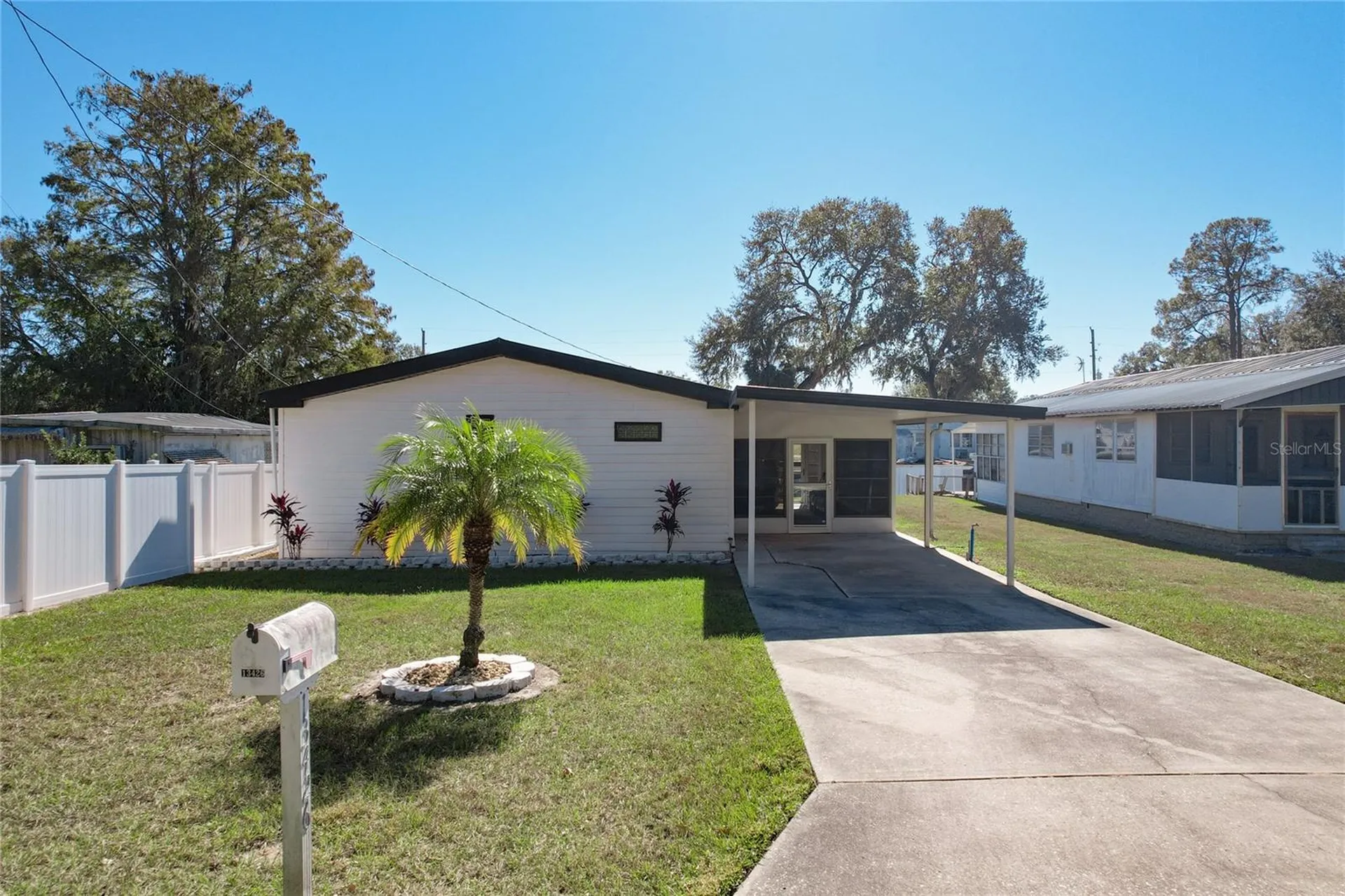 13426 Palm Drive Astatula FL 34705