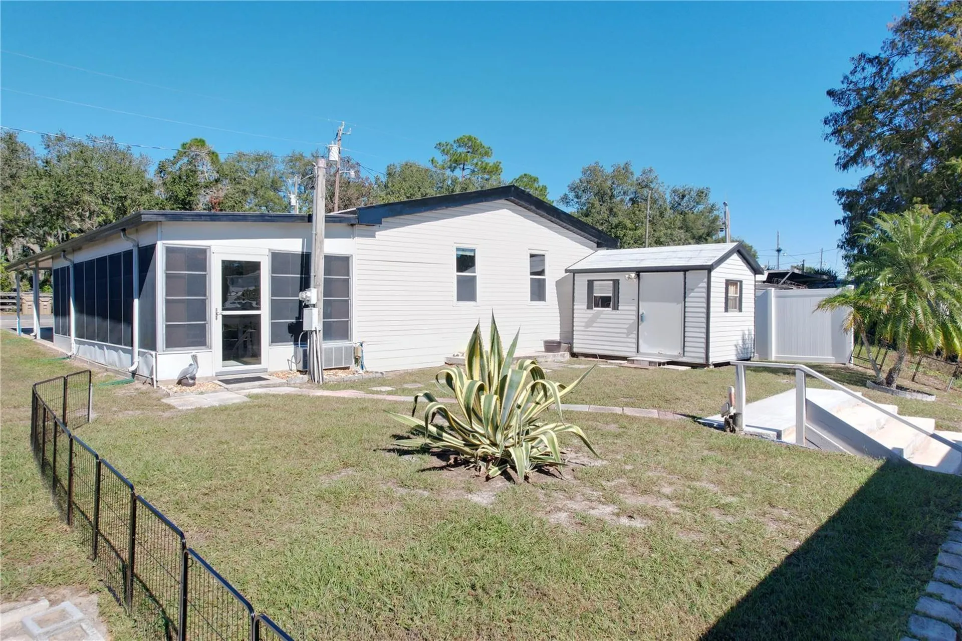 13426 Palm Drive Astatula FL 34705