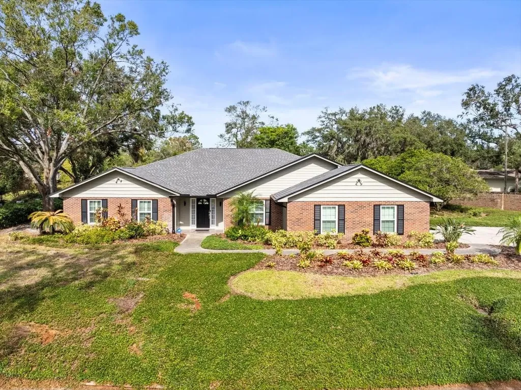 10111 Lake Cove Lane Tampa FL 33618