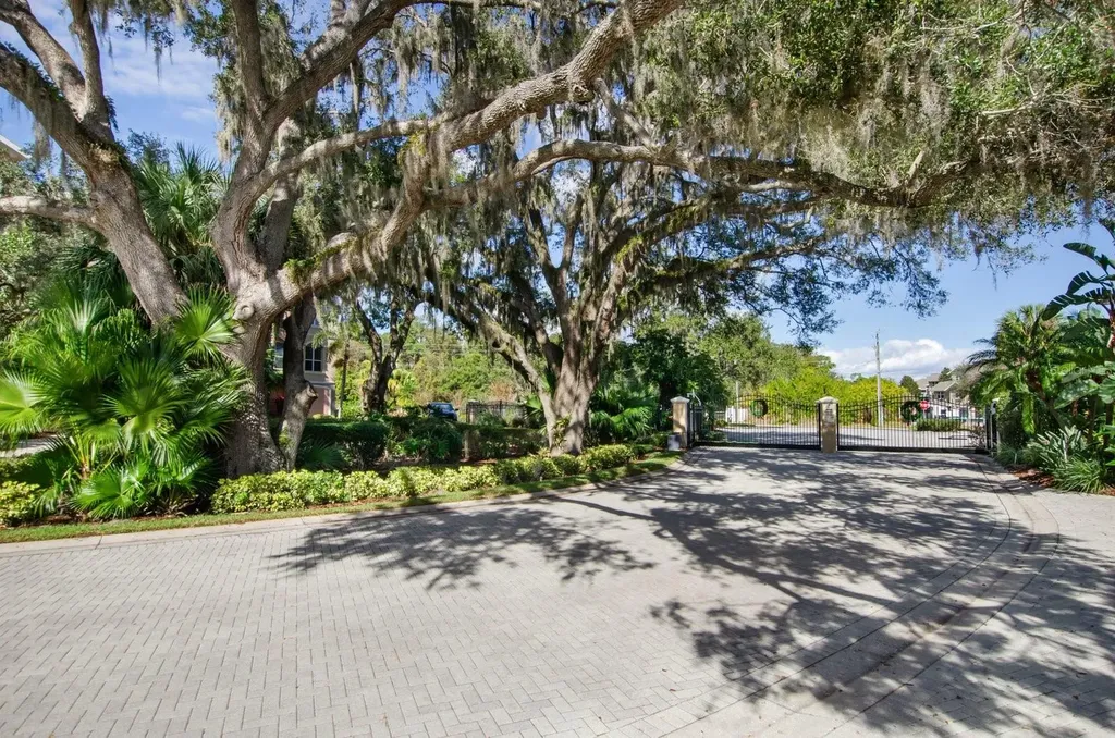 5209 Manorwood Drive Sarasota FL 34235