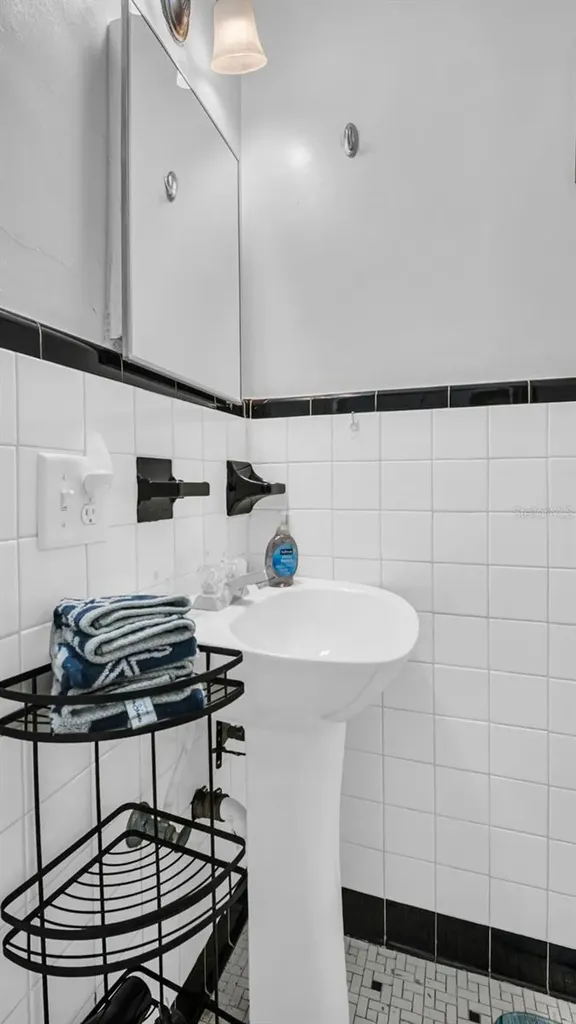 483 E Shore Drive Clearwater Beach FL 33767