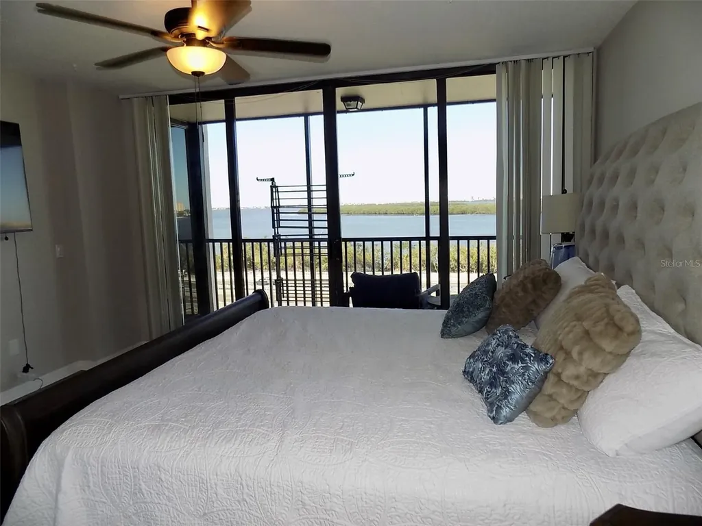 7100 Sunshine Skyway Lane S St Petersburg FL 33711
