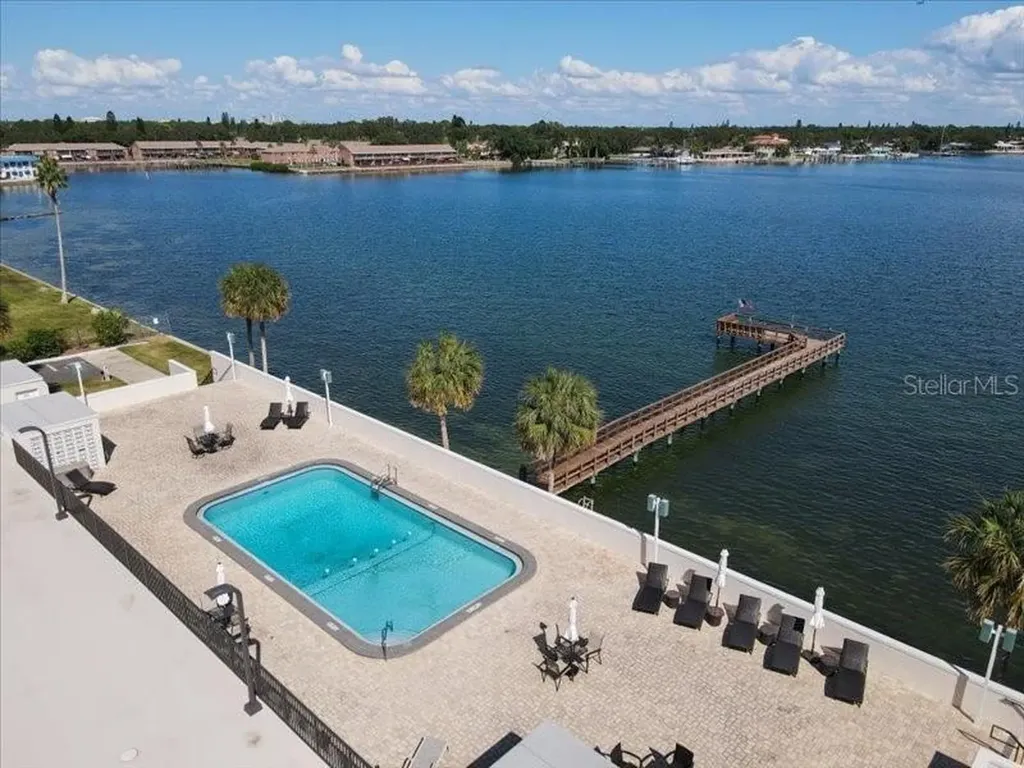 7100 Sunshine Skyway Lane S St Petersburg FL 33711