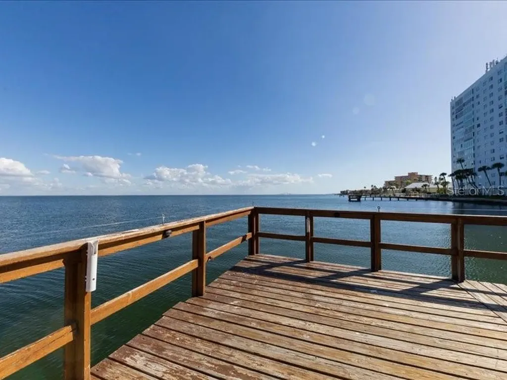 7100 Sunshine Skyway Lane S St Petersburg FL 33711