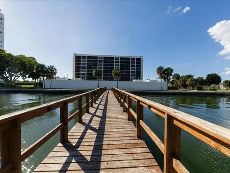 7100 Sunshine Skyway Lane S St Petersburg FL 33711