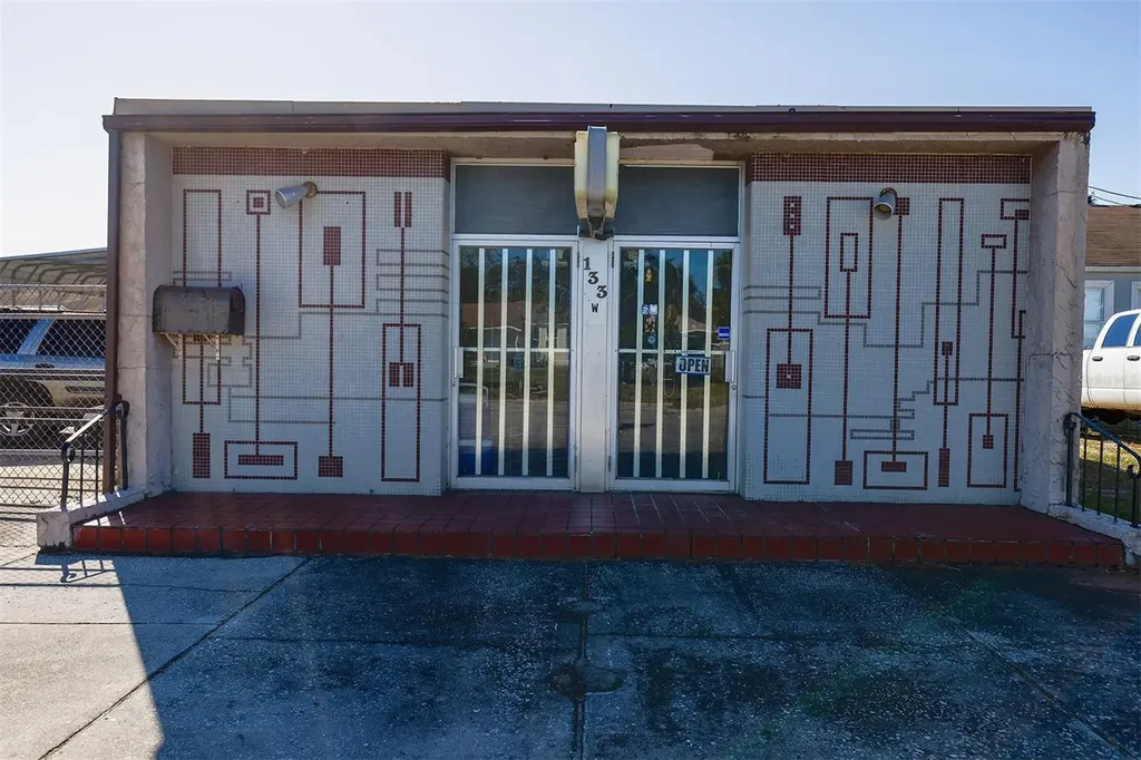 133 W Stuart Avenue Lake Wales FL 33853