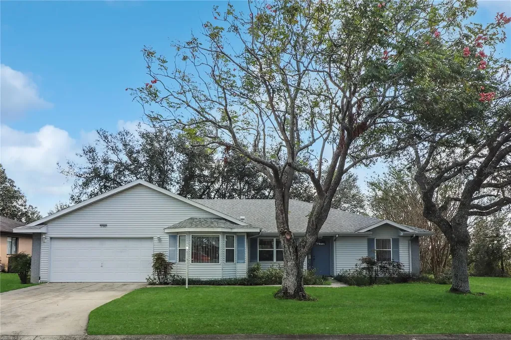21502 King Henry Avenue Leesburg FL 34748