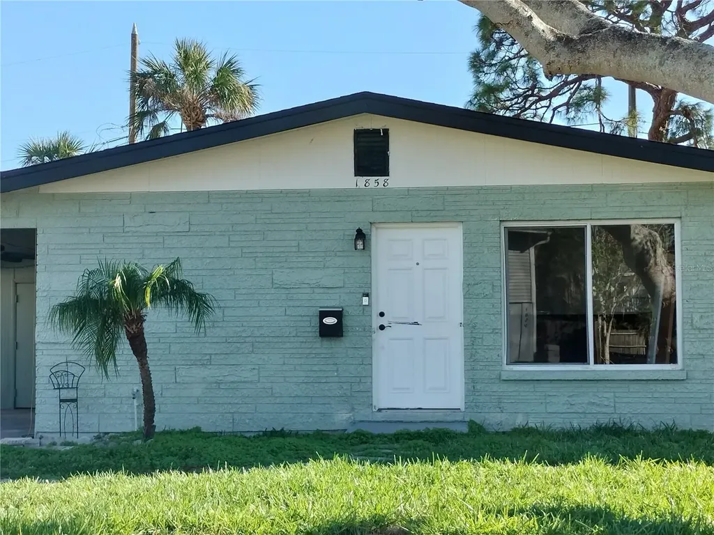 1858 Mississippi Avenue NE St Petersburg FL 33703