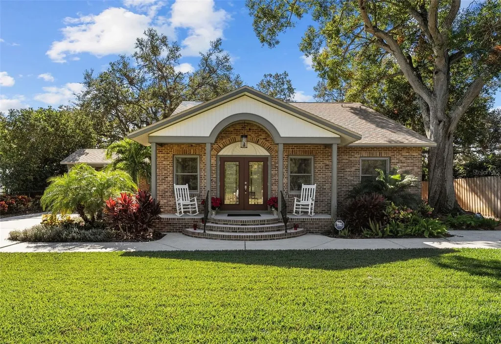 3220 W Bay Vista Avenue Tampa FL 33611