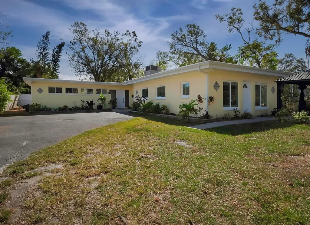 918 Alcazar Way S St Petersburg FL 33705