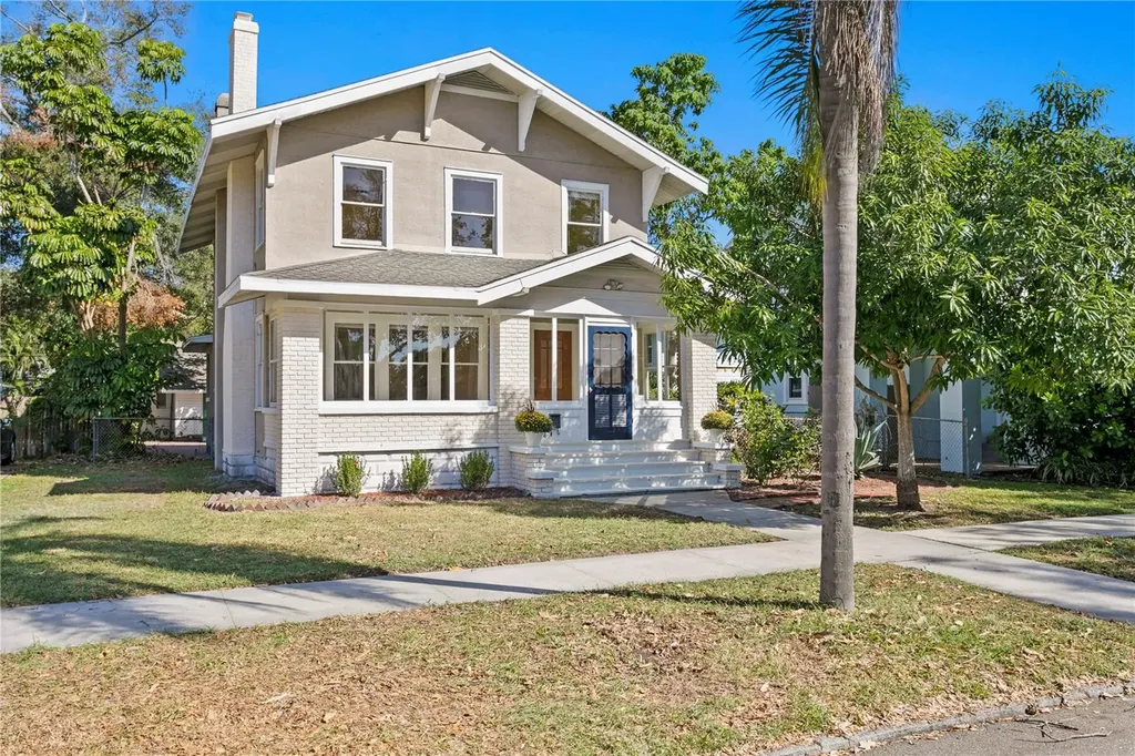 1045 17th Avenue N St Petersburg FL 33704