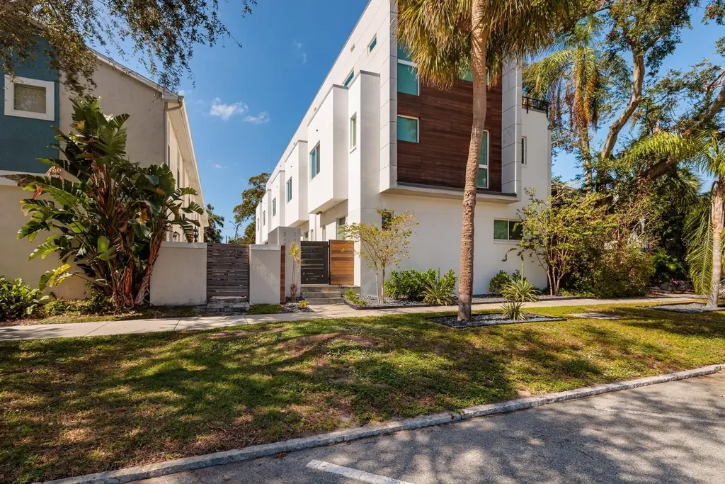 357 7th Street S St Petersburg FL 33701