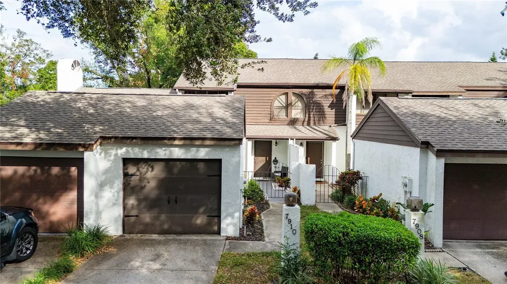 7910 Luxbury Place Tampa FL 33614