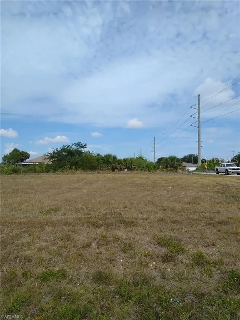 2710 NE 6th Avenue Cape Coral FL 33909