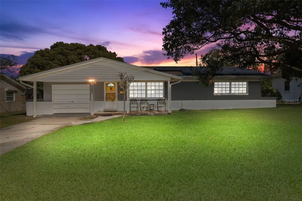 5243 30th Avenue N St Petersburg FL 33710