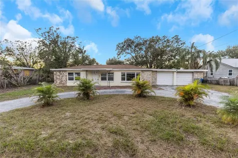 615 16th Street NW Largo FL 33770
