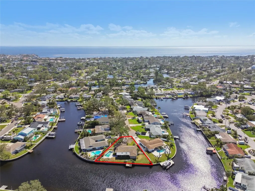 5181 Horseshoe Place NE St Petersburg FL 33703