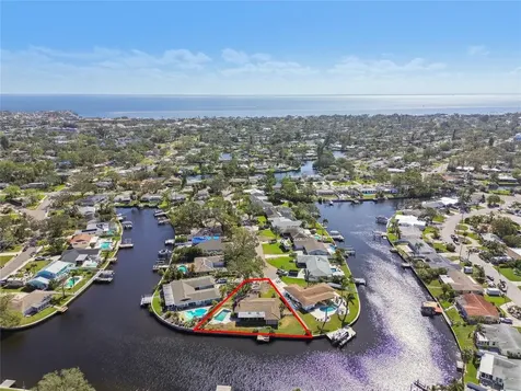 5181 Horseshoe Place NE St Petersburg FL 33703