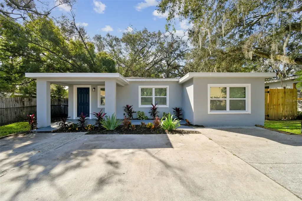2203 E Minnehaha Street Tampa FL 33610