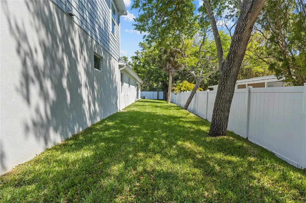 217 S Shade Avenue Sarasota FL 34237
