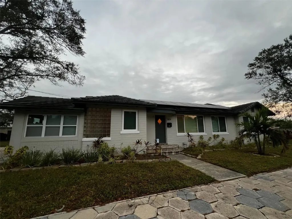 1201 28th Avenue N St Petersburg FL 33704