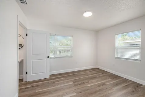 6682 32nd Avenue N St Petersburg FL 33710
