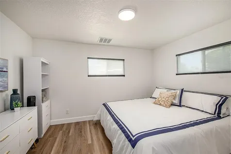 6682 32nd Avenue N St Petersburg FL 33710