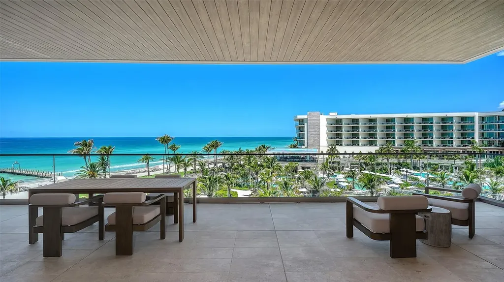 1561 Gulf Of Mexico Drive Longboat Key FL 34228