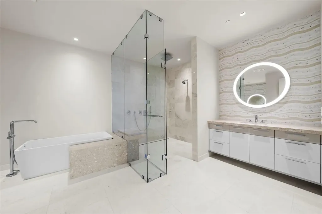 1561 Gulf Of Mexico Drive Longboat Key FL 34228