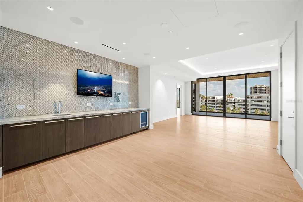 1561 Gulf Of Mexico Drive Longboat Key FL 34228