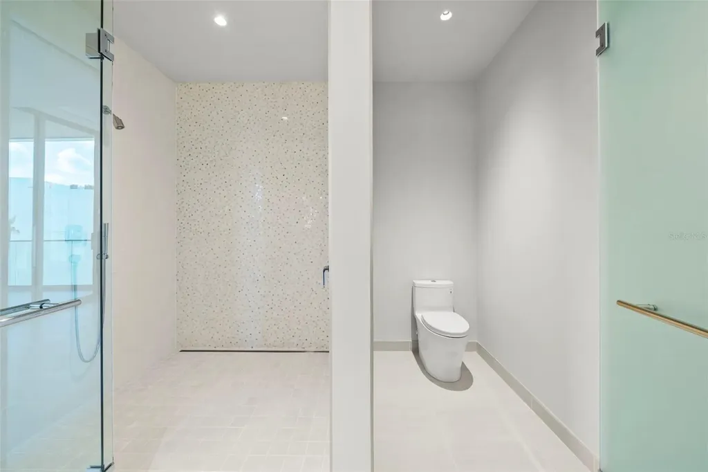 1561 Gulf Of Mexico Drive Longboat Key FL 34228